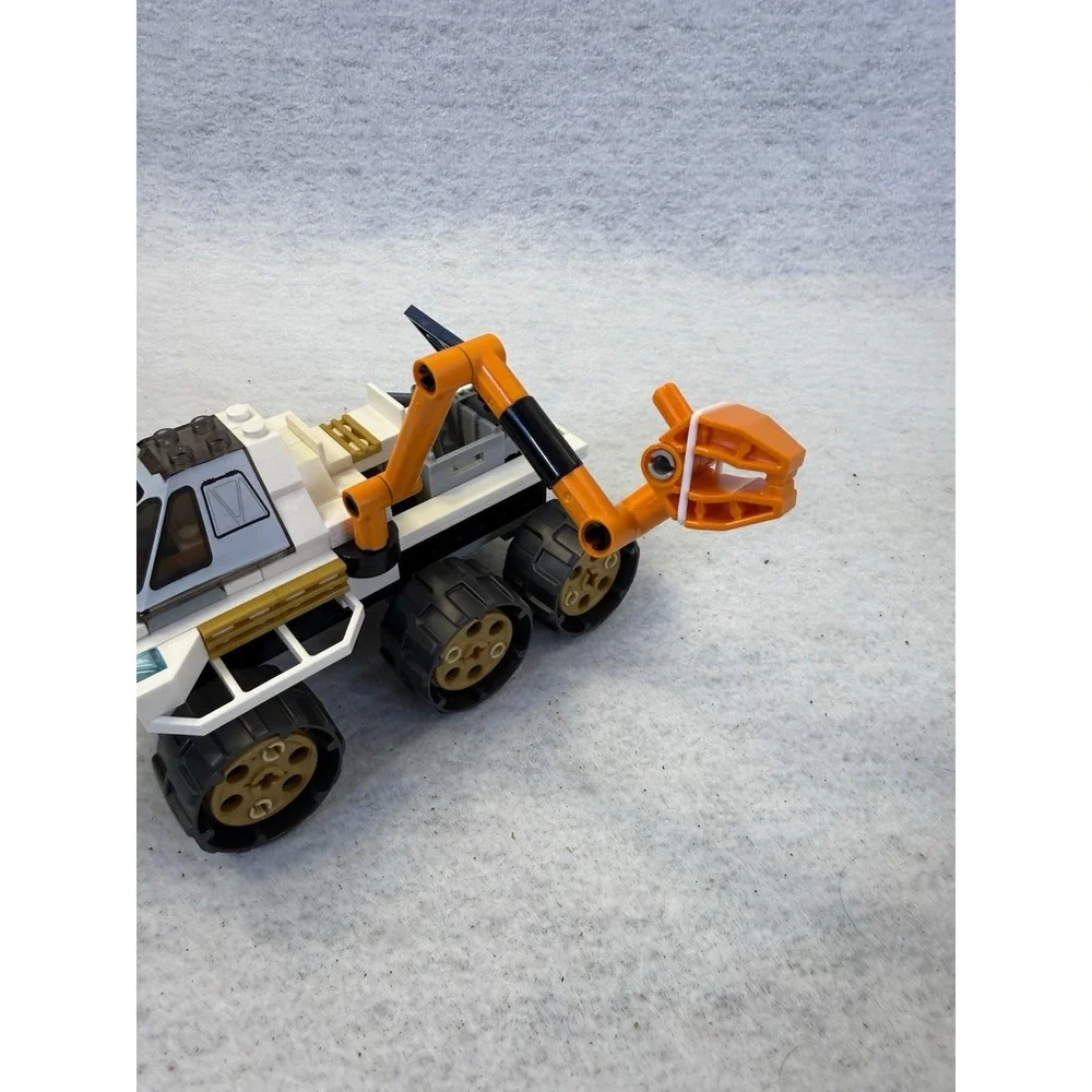 LEGO City 60225 Rover Testing Drive 100% Complete Retired Adult Display